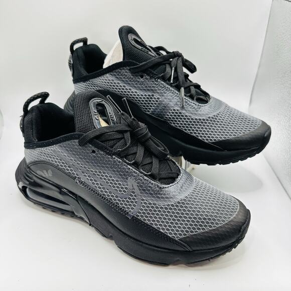 Size 4.5 (GS) - Nike Air Max 2090 Low Black Wolf Grey - CJ4066-001 (Women’s 6) - Picture 3 of 6